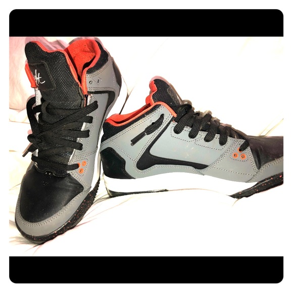 8.5 women's shoe in youth